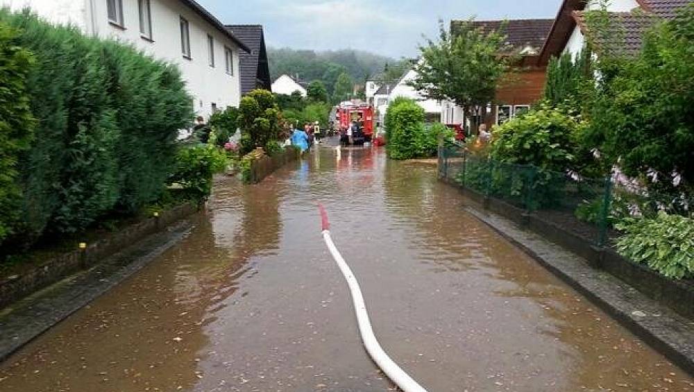 tarke Regenfälle setzten unter anderem im Sommer 2014 Häuser und Straßen in der Oldendorfer Schweiz unter Wasser. | © Hans-Günther Meyer